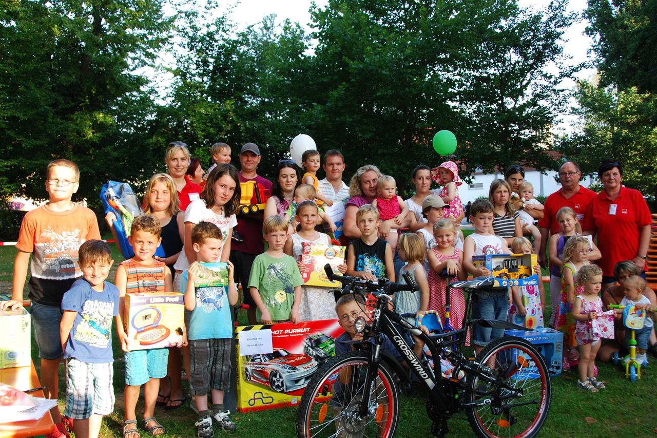 Alle Gweinner der Tombola auf einem Bild